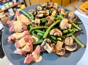 Beef Steaks and Worcestershire Cream with Mushrooms and Garlic Green Beans